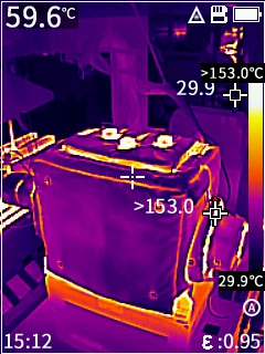 Hőkamera-felvétel – 153 °C feletti szigeteletlen felület